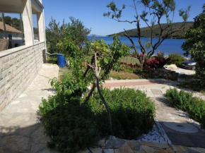 Гостиница Detached Holiday house few steps from the beach 2 beautifull sea view terraces  Вели Рат